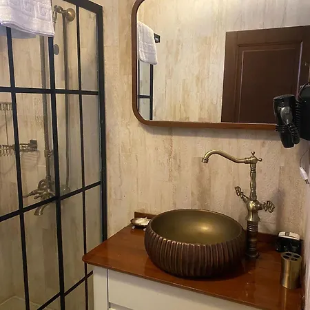 Cunda Tasci Konak Homestay *